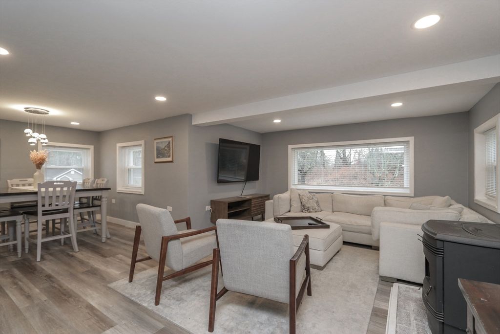 Dining room, Interior, Living room, Pendant Lights, Recessed Lighting, Wood Texture Flooring