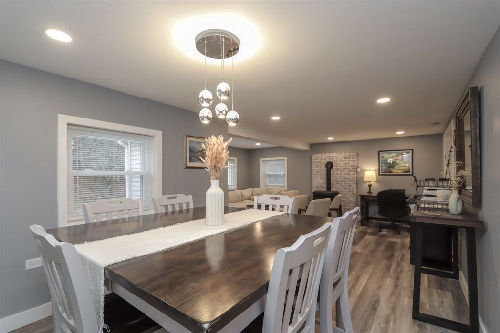 Dining room, Interior, Living room, Pendant Lights, Recessed Lighting, Wood Texture Flooring