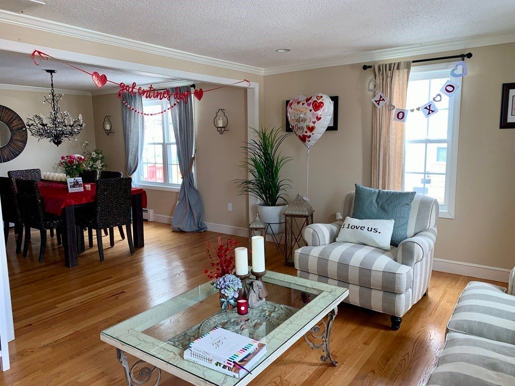 Chandelier, Dining room, Interior, Living room, Wood Texture Flooring