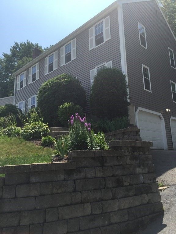 Attached, Exterior, Facade, Rowhouse