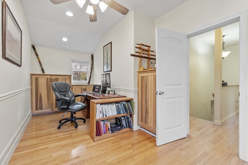 Home Office, Interior, Recessed Lighting, Wood Texture Flooring