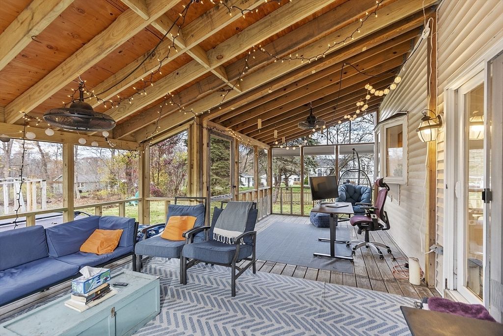 Interior, Living room, Sun Room, Wooden Beams, Wooden Ceilings