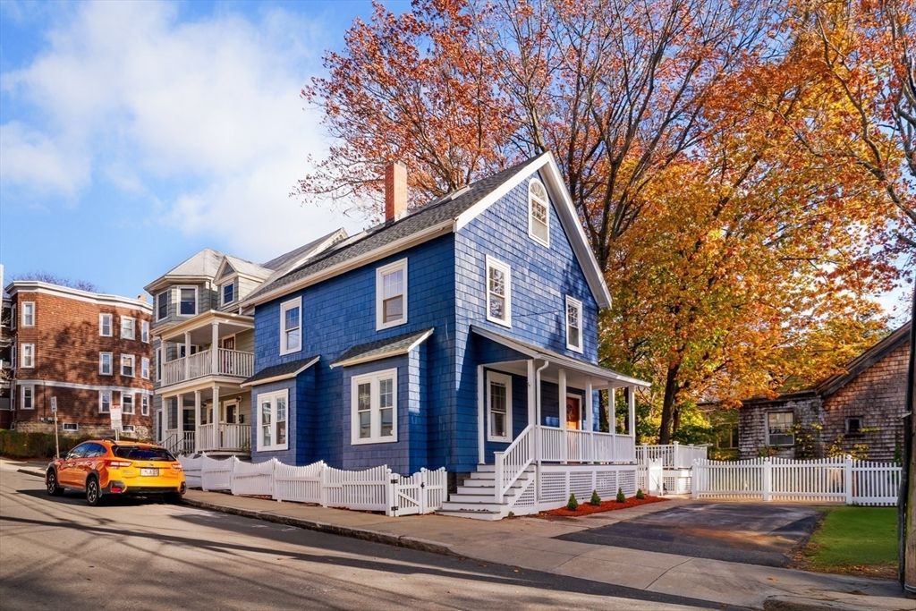 Exterior, Facade, Queen Anne Victorian