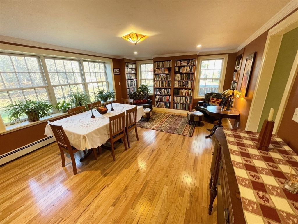Dining room, Interior, Recessed Lighting, Wood Texture Flooring