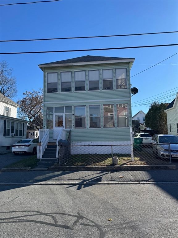 Exterior, Facade, American Foursquare