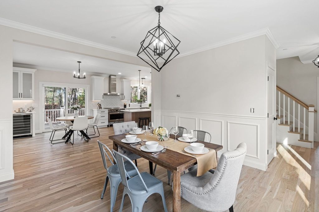 Chandelier, Dining room, Interior, Kitchen, Pendant Lights, Recessed Lighting, Wood Texture Flooring