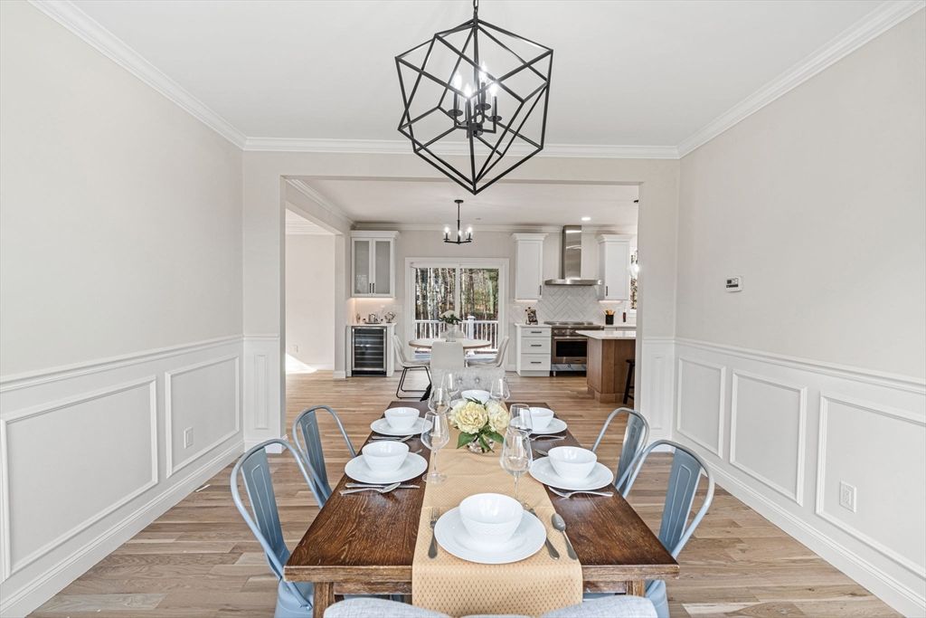 Chandelier, Dining room, Interior, Kitchen, Recessed Lighting, Wood Texture Flooring