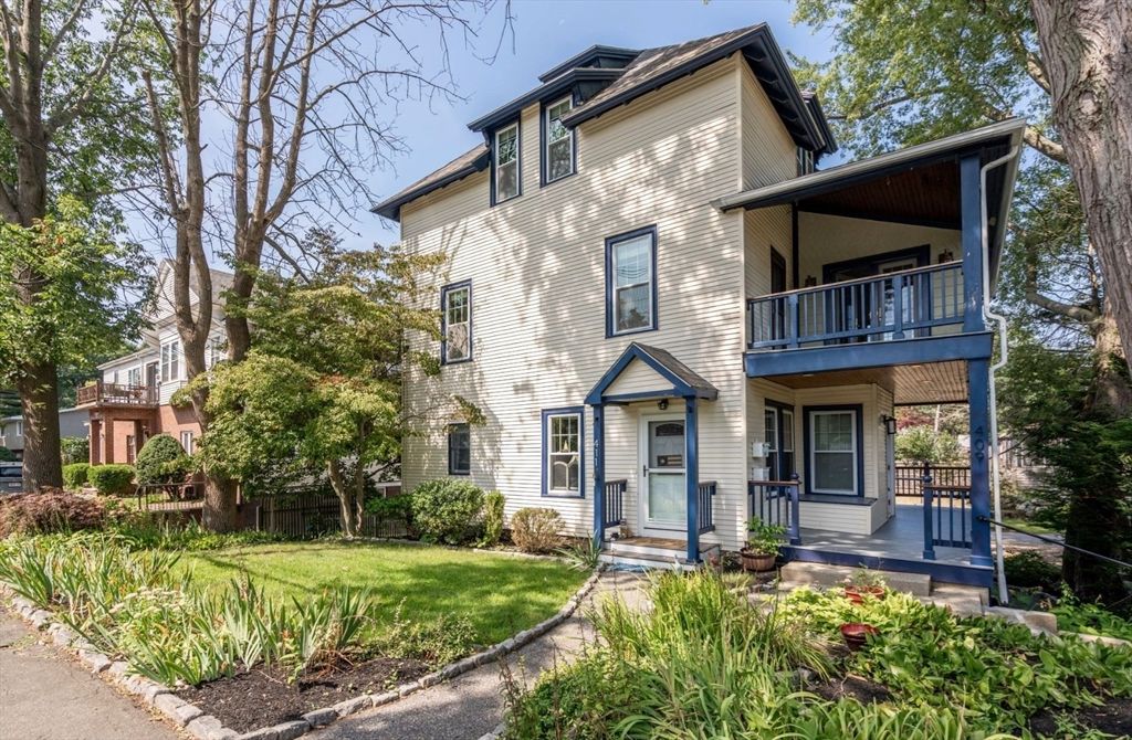 Exterior, Facade, American Foursquare