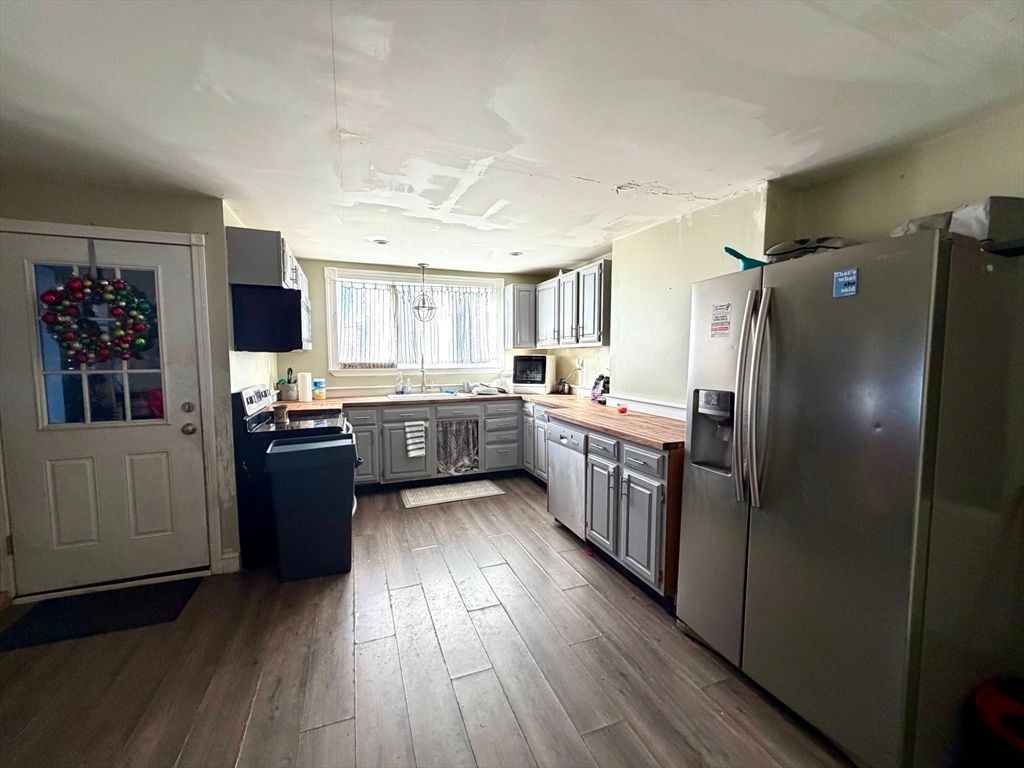 Interior, Kitchen, Pendant Lights, Wood Texture Flooring