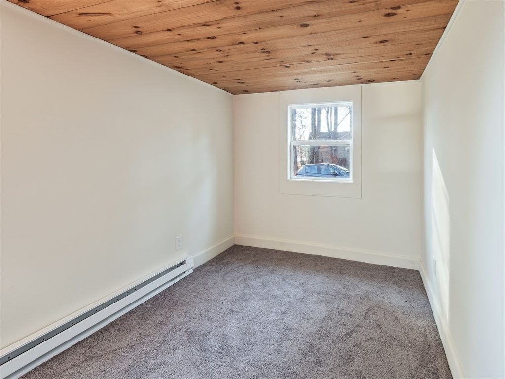 Empty room, Interior, Wooden Ceilings