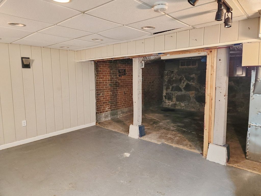 Empty room, Interior, Recessed Lighting, Stone Walls