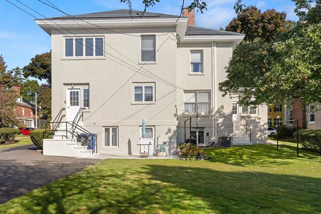 Backyard, Exterior, Facade, American Foursquare