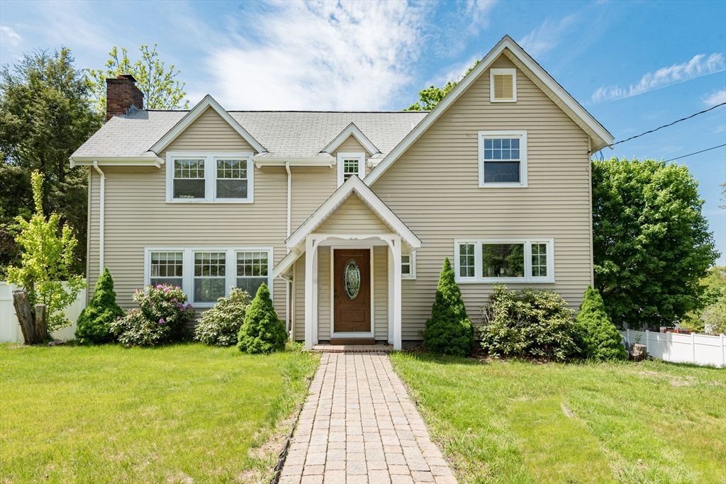 Exterior, Facade, Queen Anne Victorian