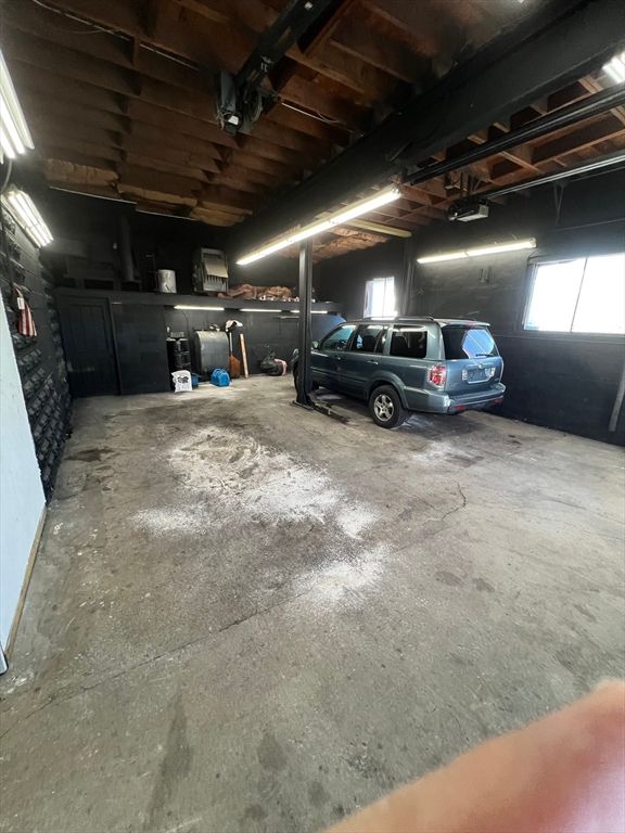 Garage, Interior, Wooden Beams