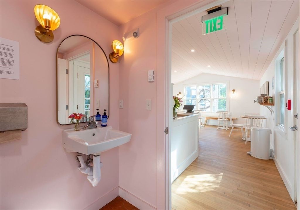 Bathroom, Interior, Recessed Lighting, Wood Texture Flooring