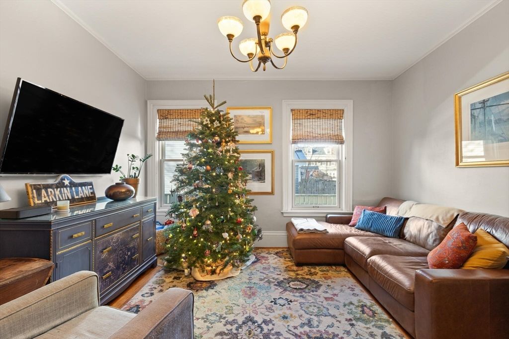 Chandelier, Interior, Living room