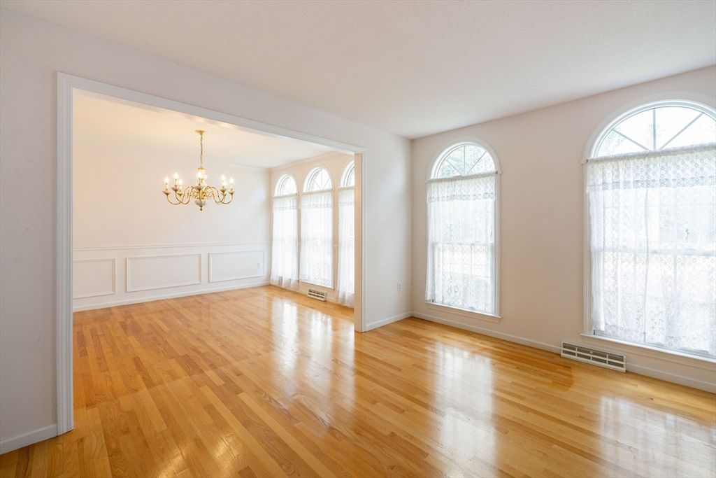 Chandelier, Empty room, Interior, Wood Texture Flooring