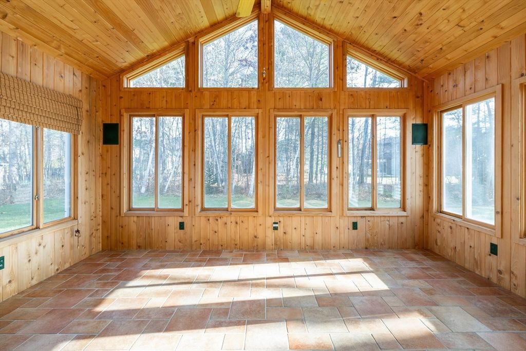 Empty room, Interior, Wooden Beams, Wooden Ceilings, Wooden Walls