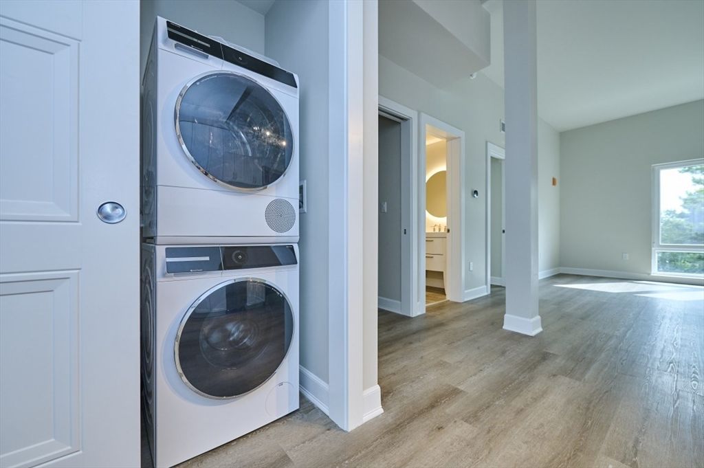 Interior, Utility Closets, Washer, Wood Texture Flooring