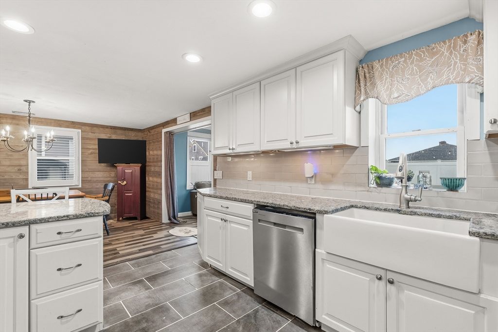 Chandelier, Interior, Kitchen, Recessed Lighting, Stainless Steel Appliances