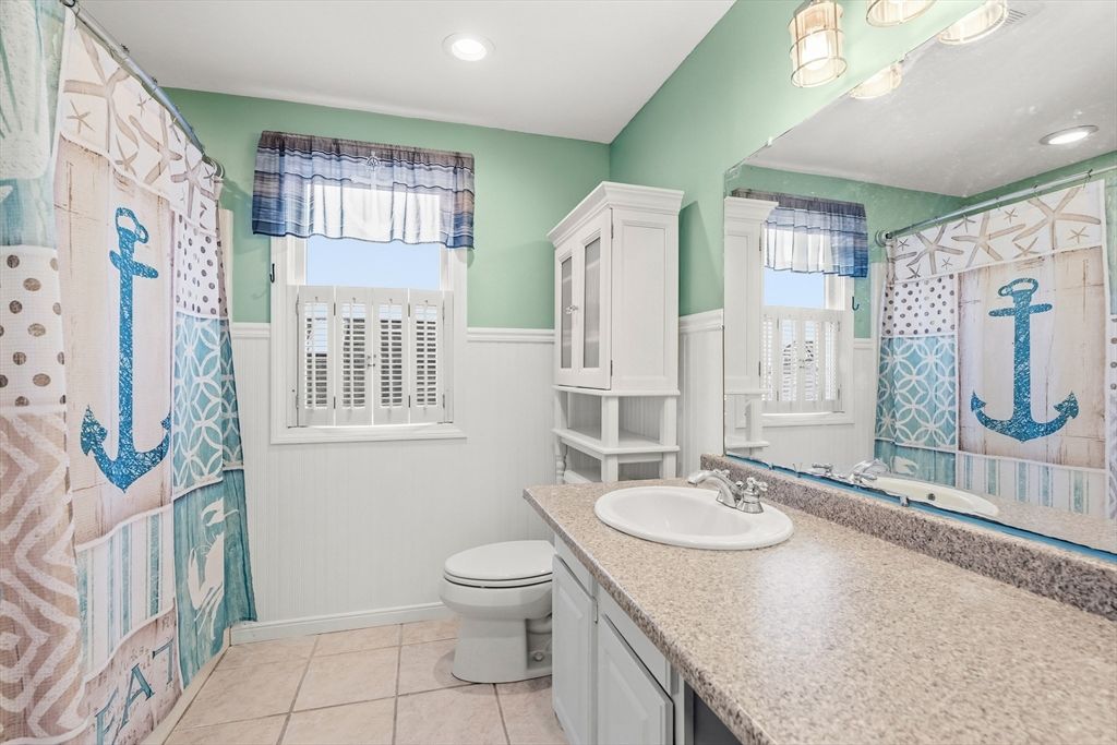 Bathroom, Interior, Recessed Lighting