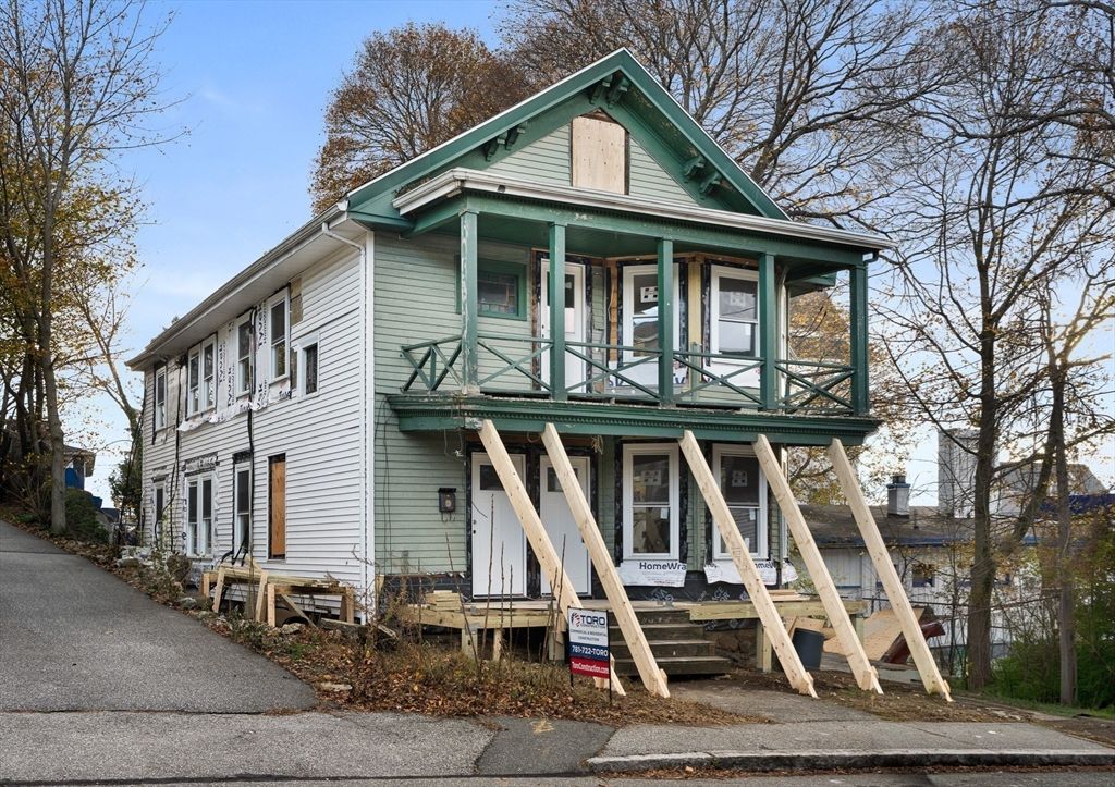 Exterior, Facade, Queen Anne Victorian