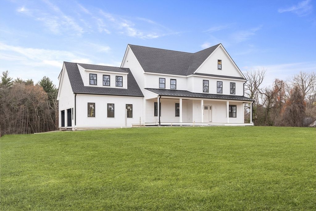 Backyard, Exterior, Facade, Farmhouse