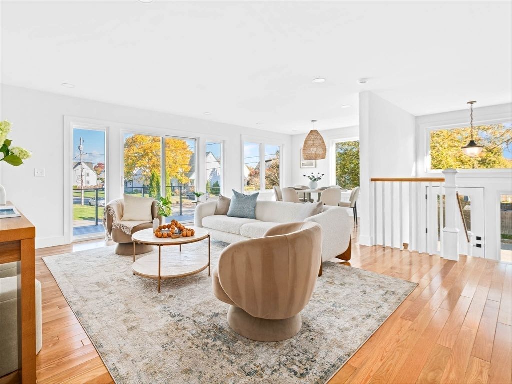 Dining room, Interior, Living room, Pendant Lights, Recessed Lighting, Wood Texture Flooring