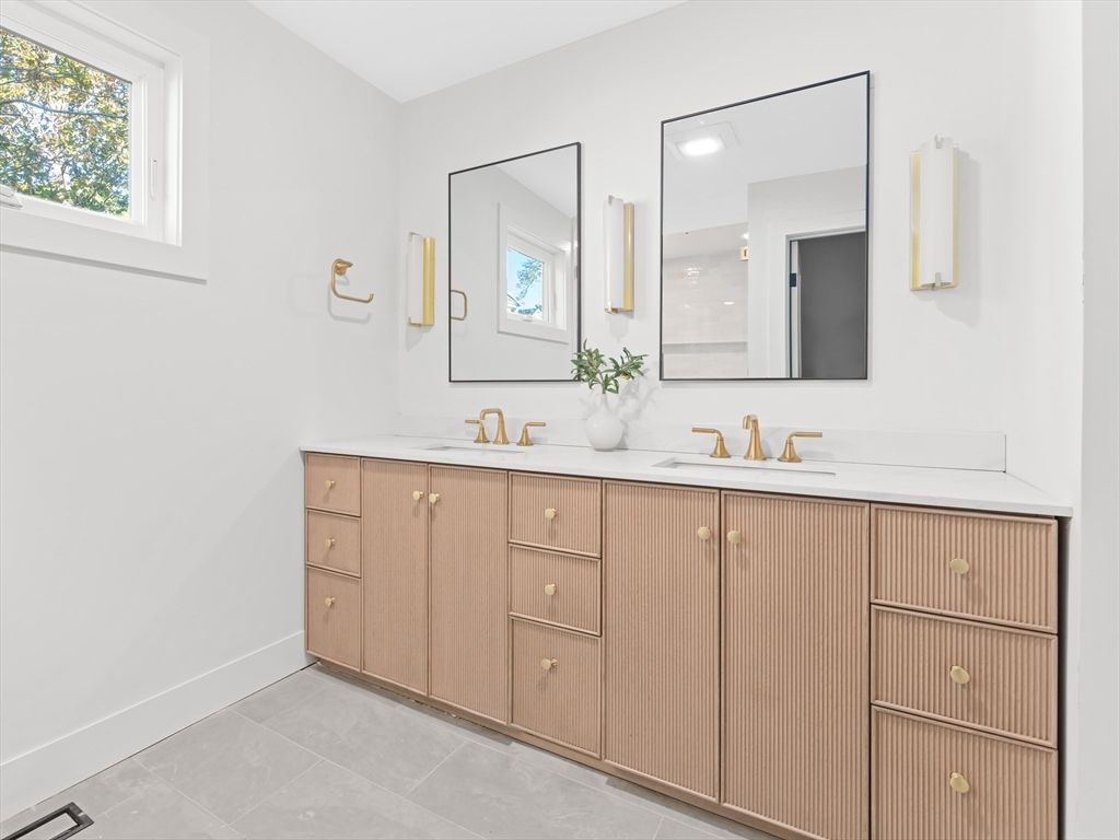 Bathroom, Dual Sink Vanities, Interior