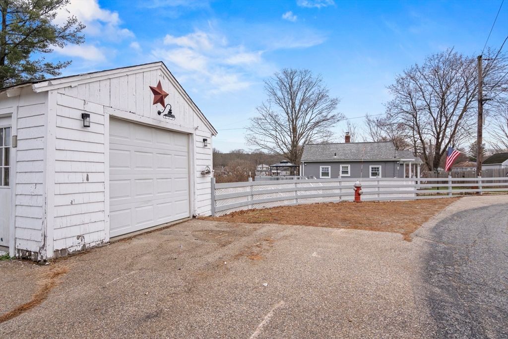 Detached Garage, Exterior
