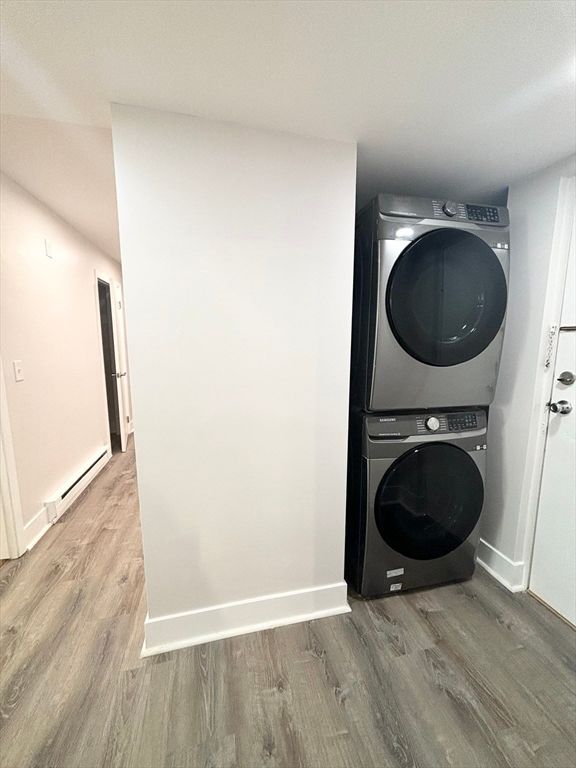 Interior, Utility Closets, Washer, Wood Texture Flooring