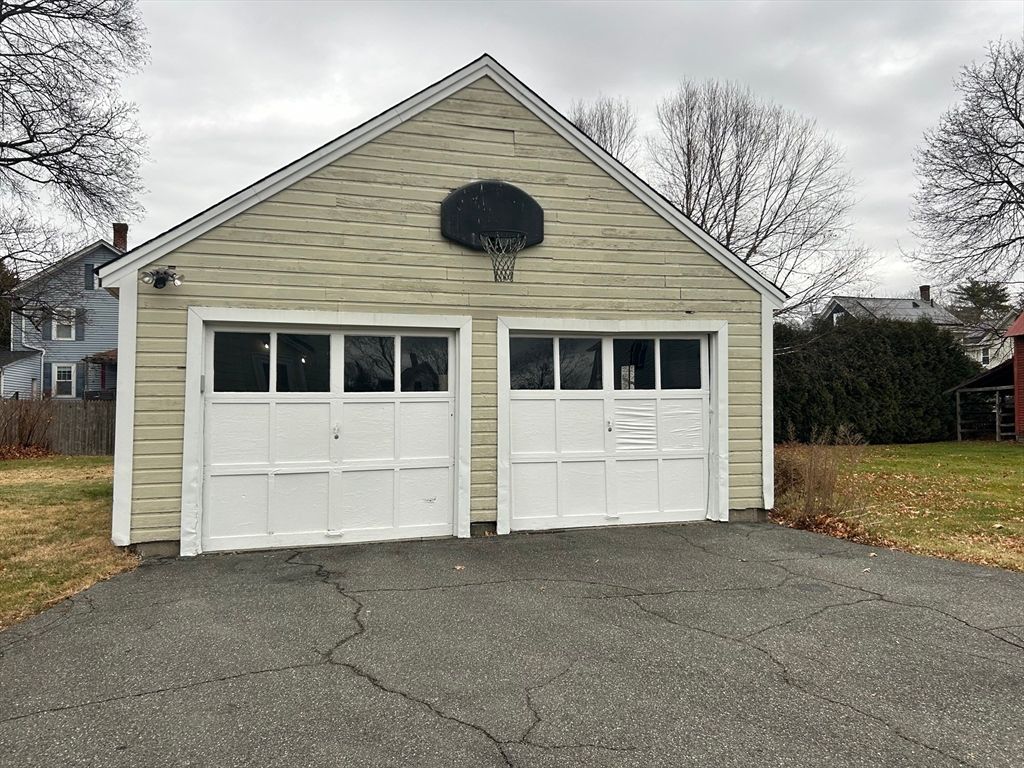 Detached Garage, Exterior