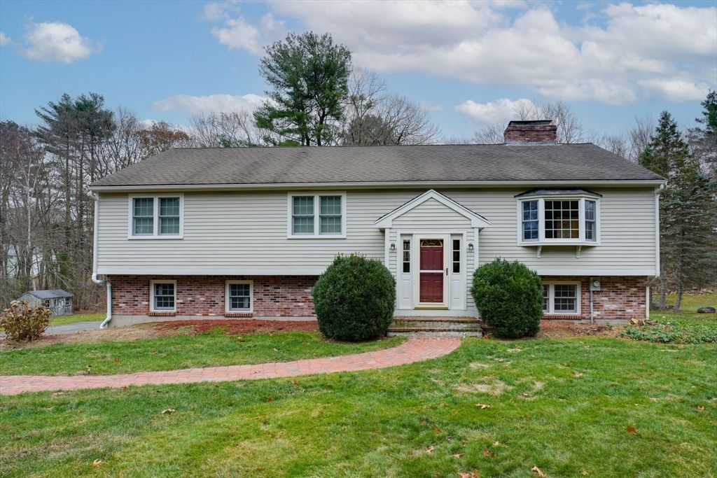 Exterior, Facade, Brick Facade, Raised Ranch