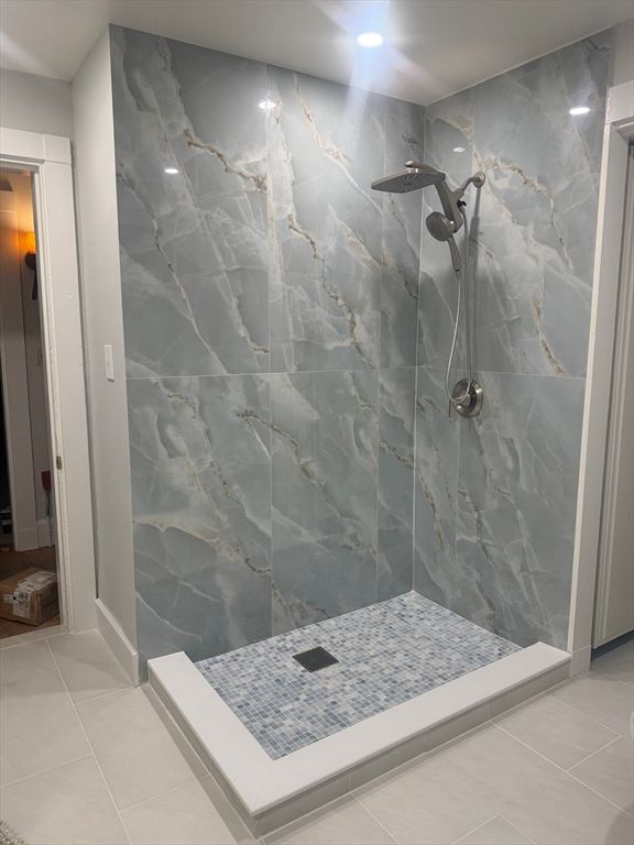 Bathroom, Interior, Marble Walls, Recessed Lighting