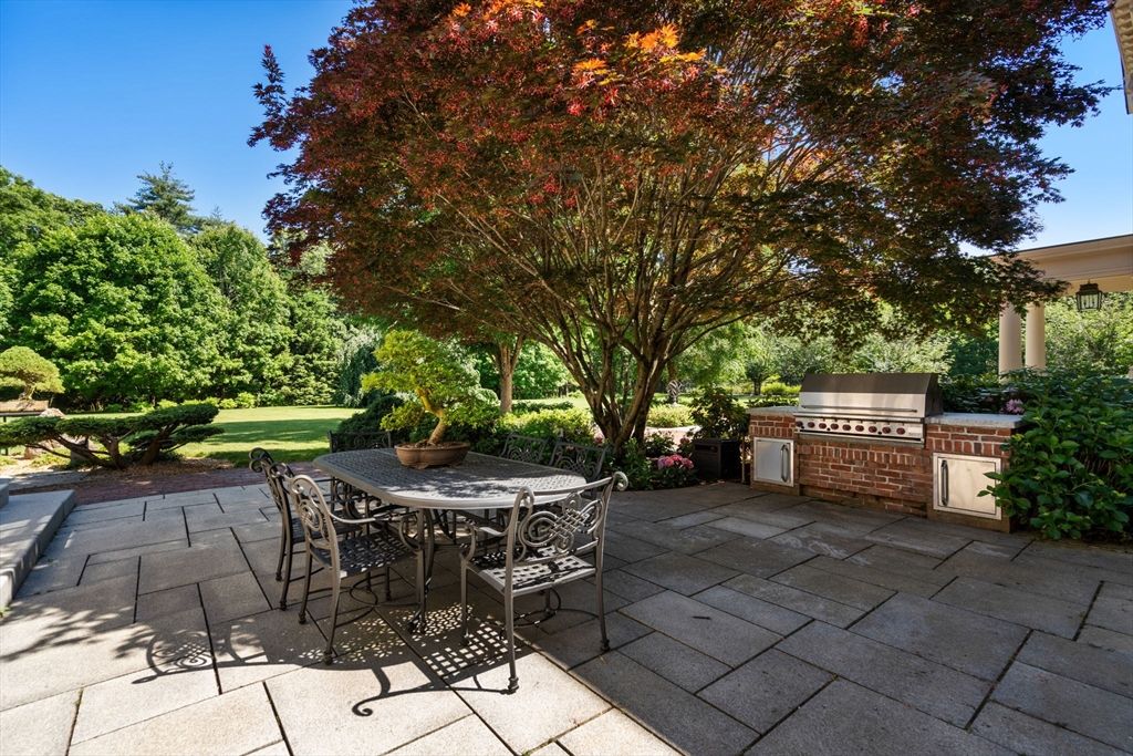 Exterior, Outdoor Kitchen