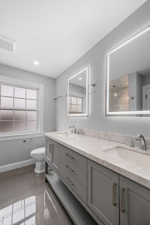 Bathroom, Dual Sink Vanities, Interior, Recessed Lighting