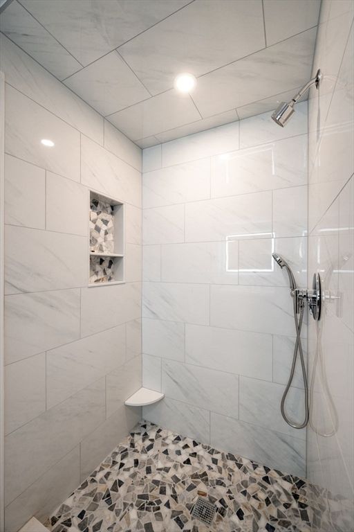 Bathroom, Interior, Marble Walls, Recessed Lighting