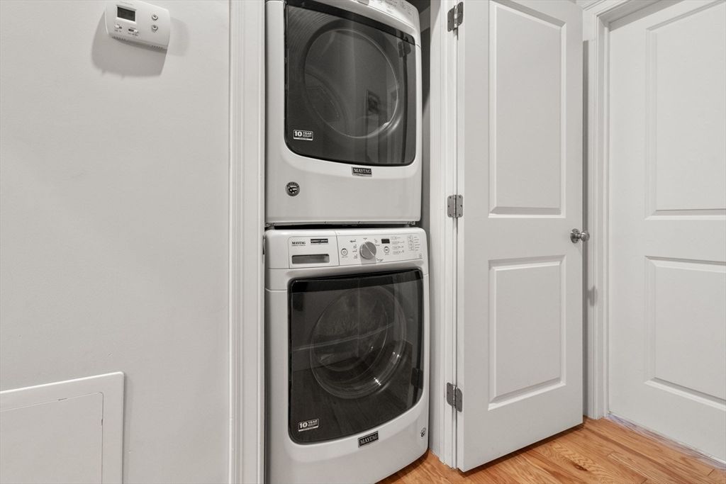Interior, Utility Closets, Washer, Wood Texture Flooring