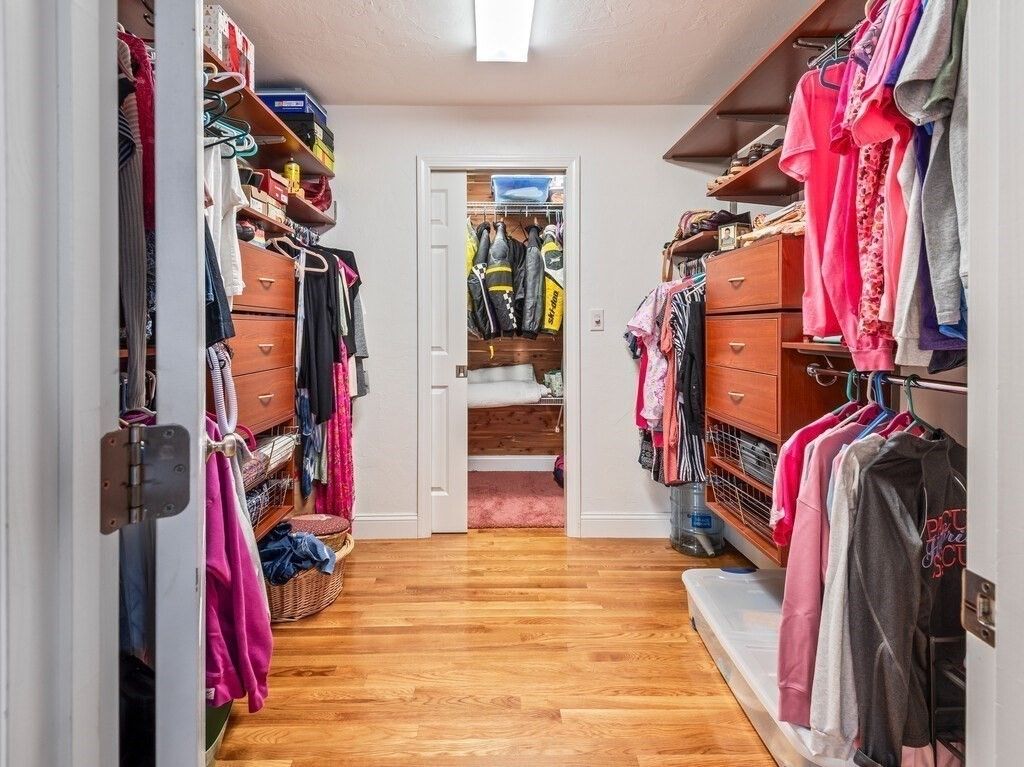 Interior, Walk-in Closets, Wood Texture Flooring