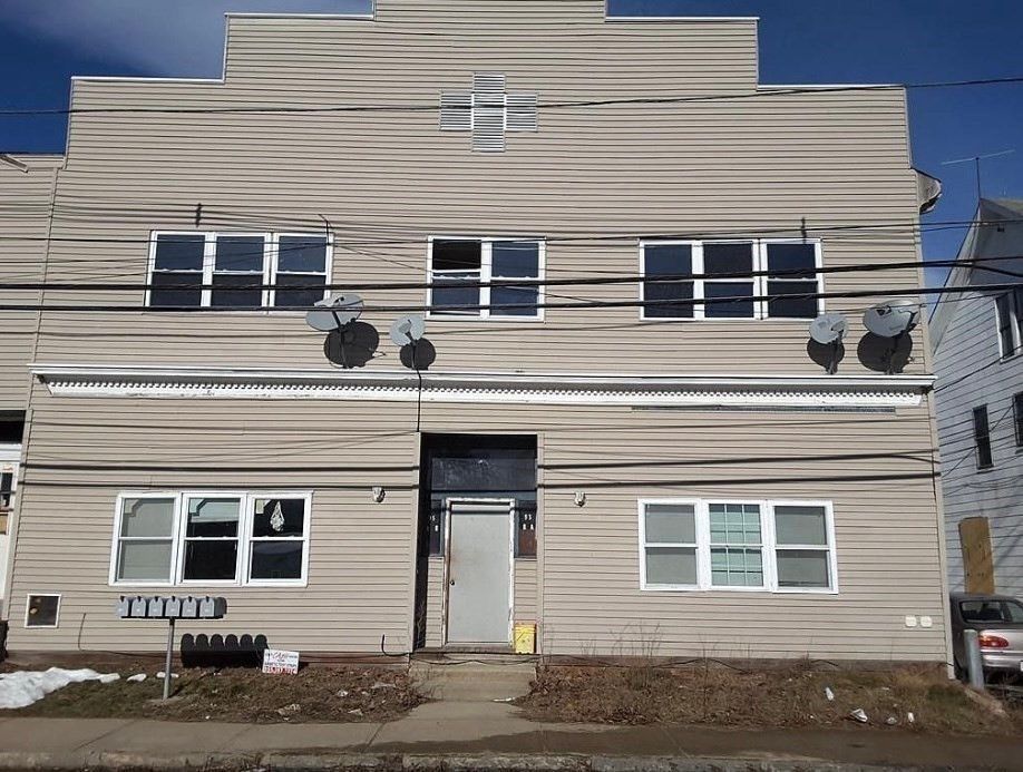 Exterior, Facade, Rowhouse