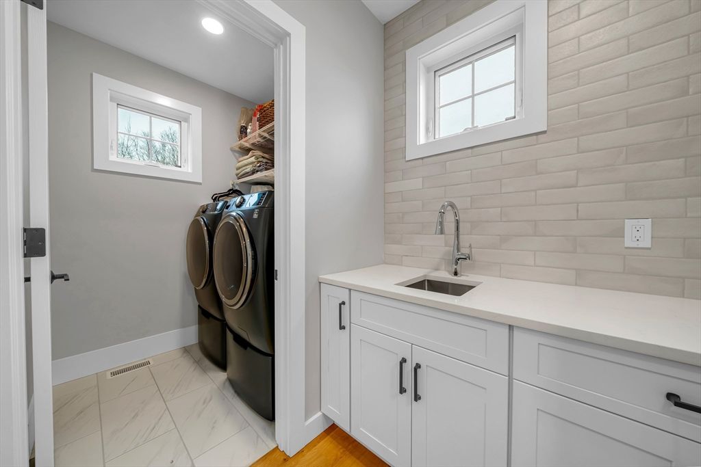 Interior, Marble, Recessed Lighting, Washer