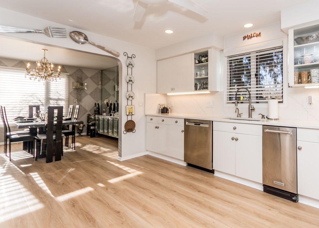 Chandelier, Dining room, Interior, Kitchen, Recessed Lighting, Stainless Steel Appliances, Wood Texture Flooring