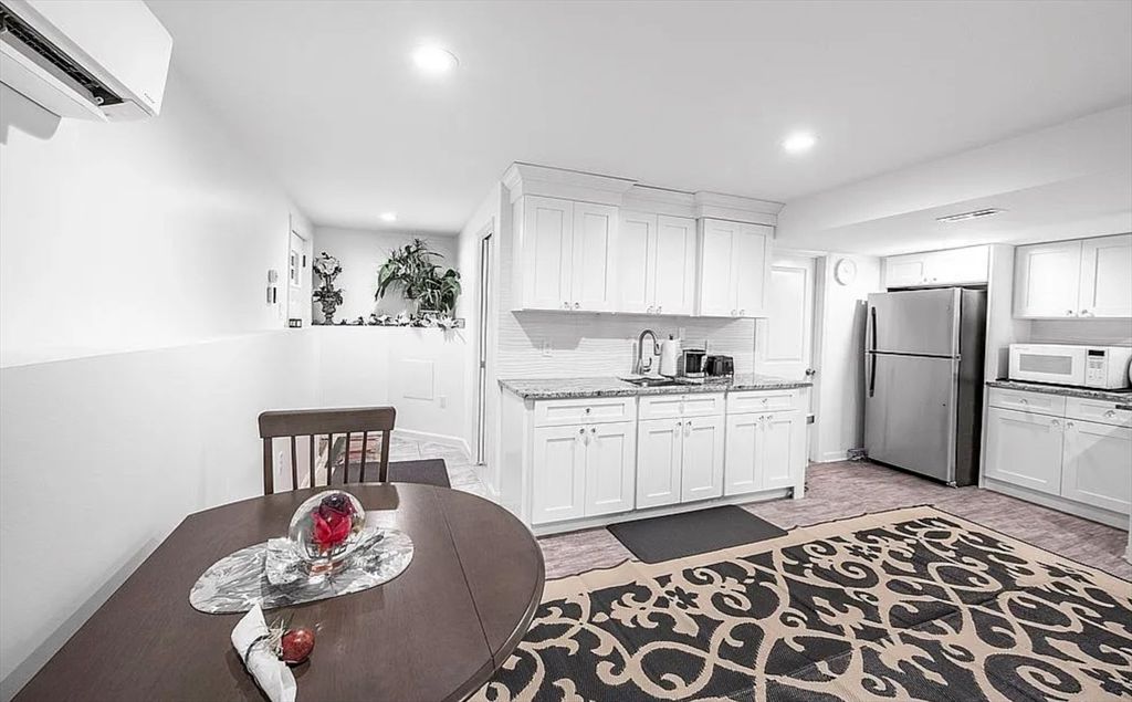 Dining room, Interior, Kitchen, Recessed Lighting