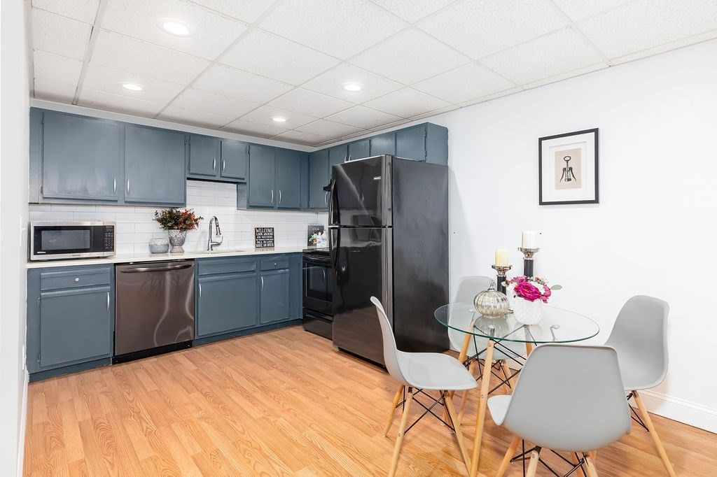 Dining room, Interior, Kitchen, Recessed Lighting, Wood Texture Flooring