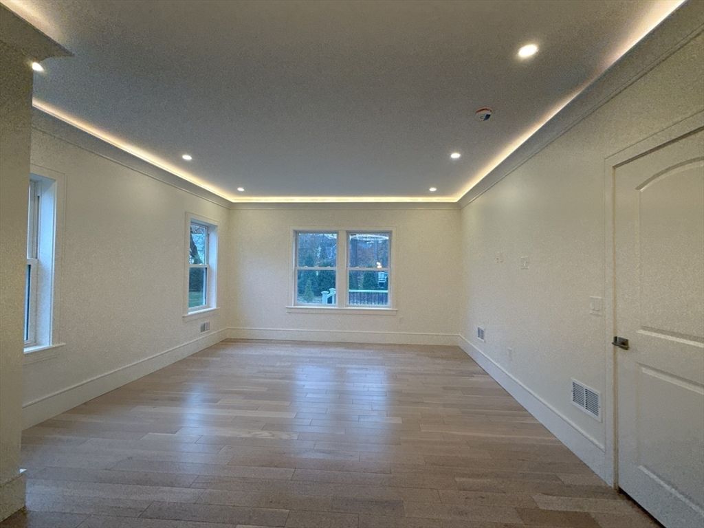 Empty room, Interior, Recessed Lighting, Wood Texture Flooring