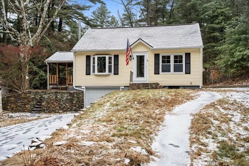 Attached, Exterior, Facade, Cape Cod