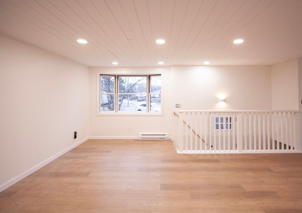 Empty room, Interior, Recessed Lighting, Wood Texture Flooring