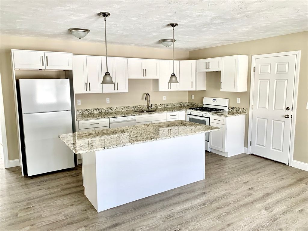 Interior, Kitchen, Pendant Lights, Wood Texture Flooring