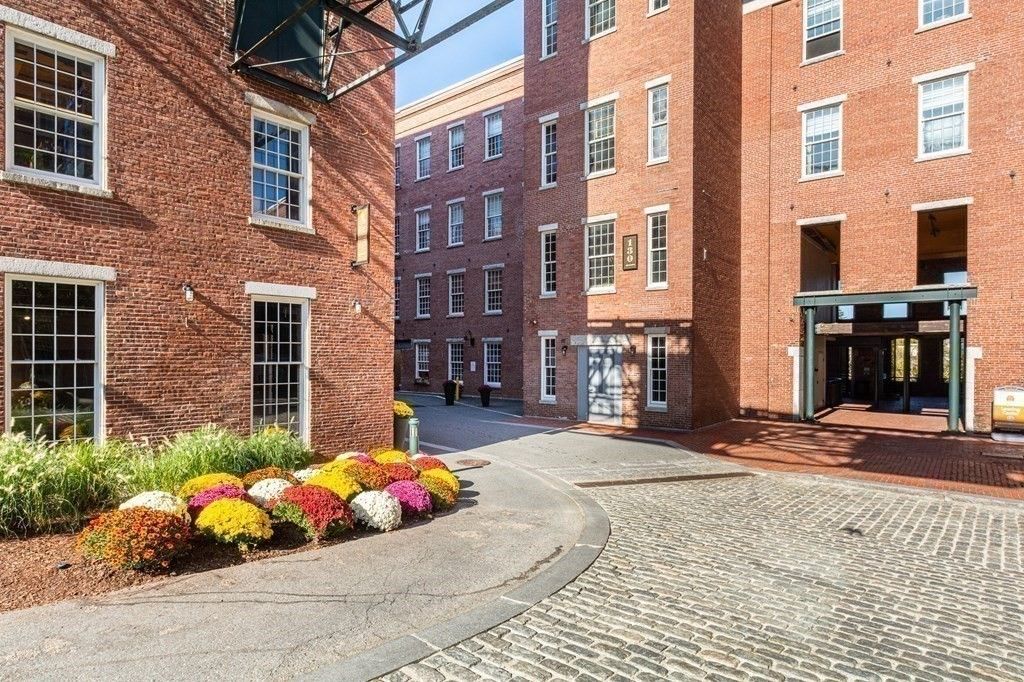 Exterior, Facade, Brick Facade, Rowhouse