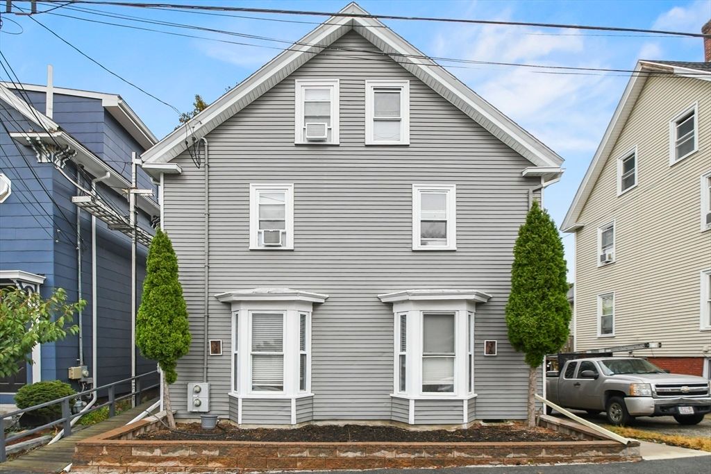 Exterior, Facade, Queen Anne Victorian